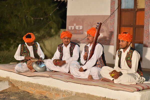 Resort Live Folk Music